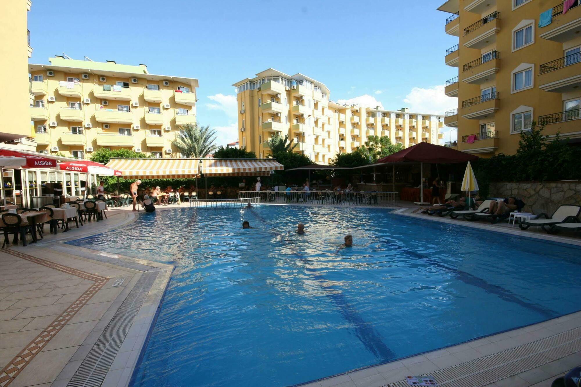 Kleopatra Royal Palm Ferieanlegg Alanya